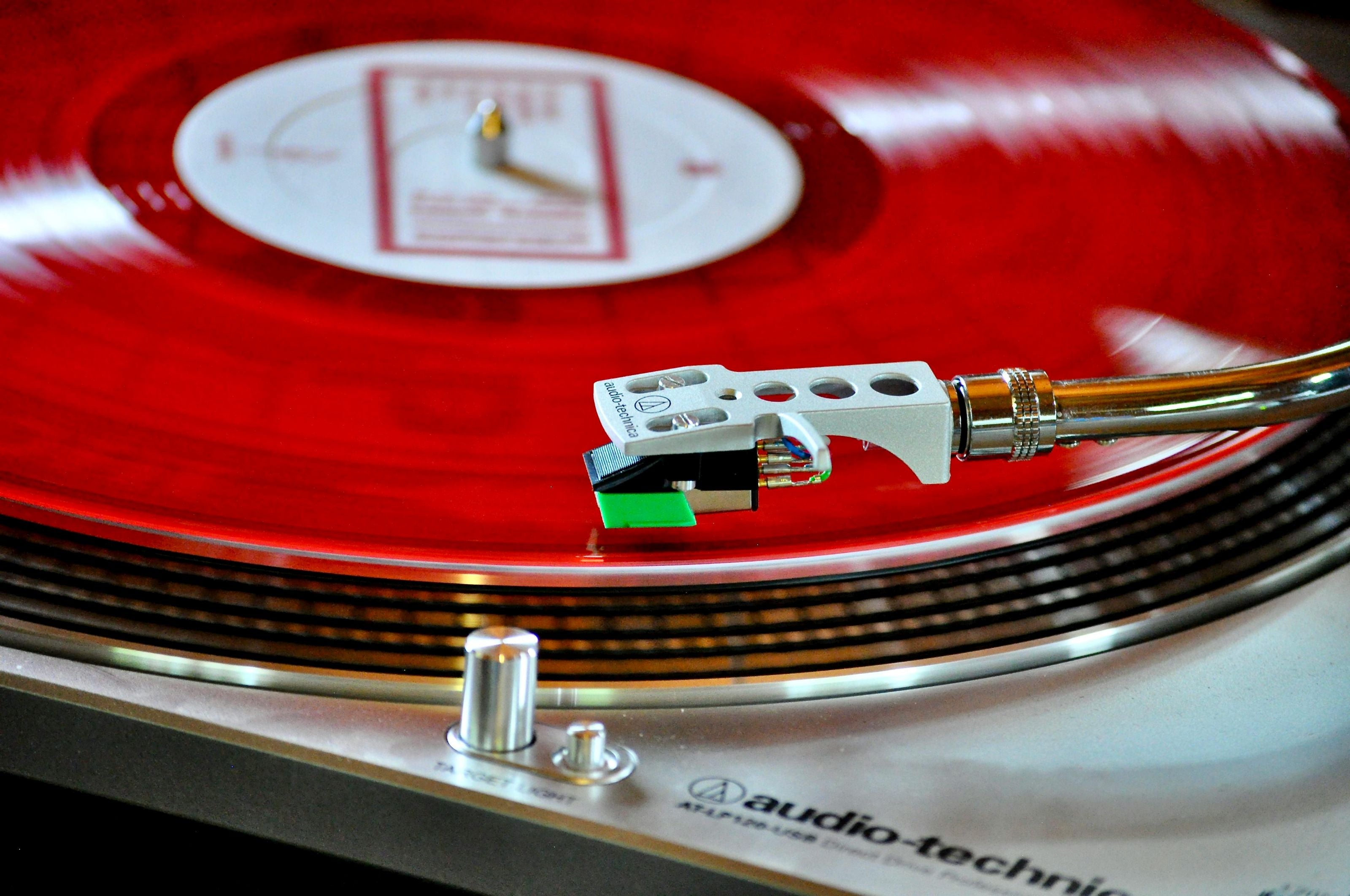 How to Choose the Perfect Vinyl Record Color for Your Wedding