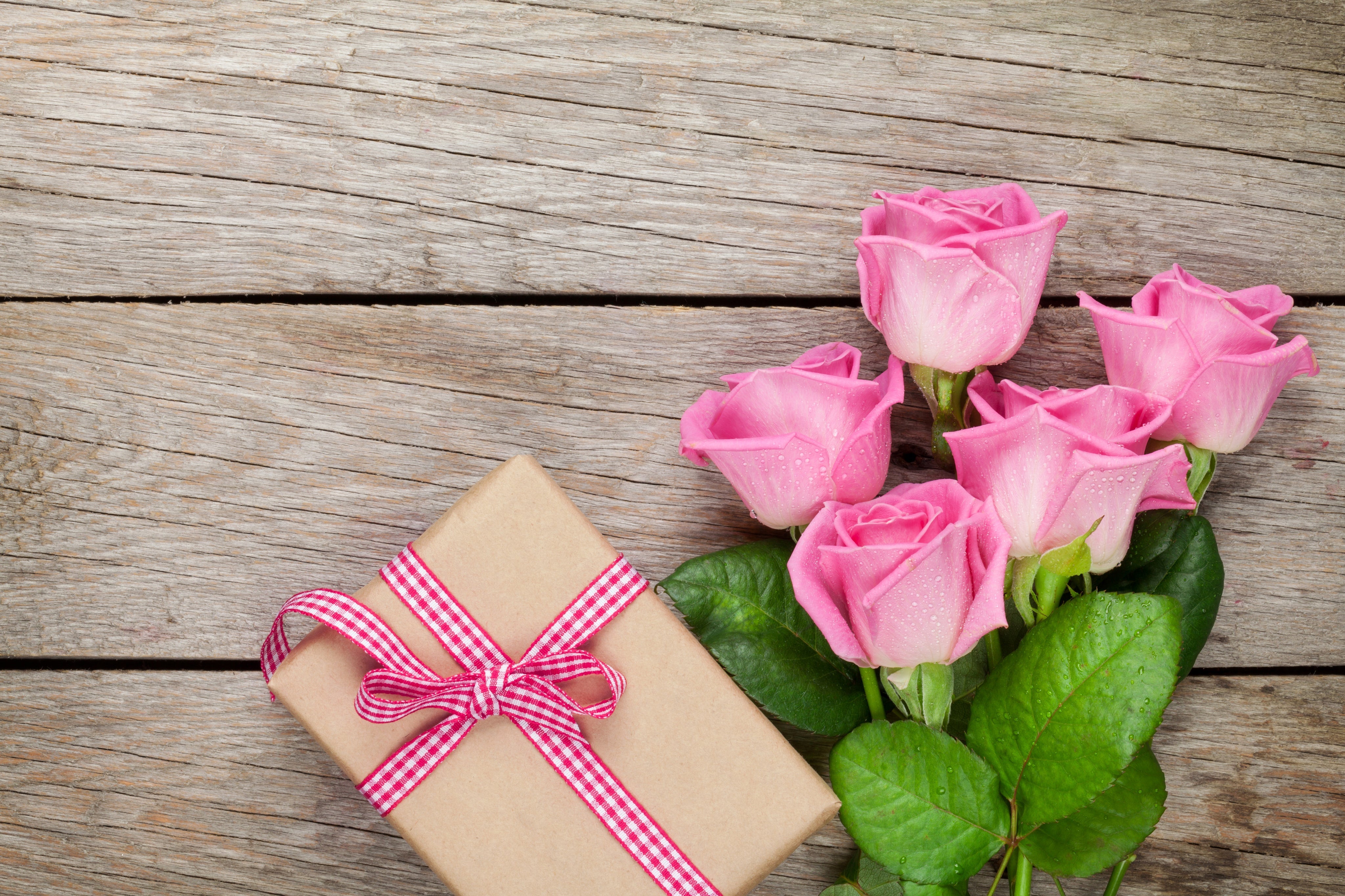 Personalized Gifts vs Traditional Gifts: Which Creates a Bigger Impact?